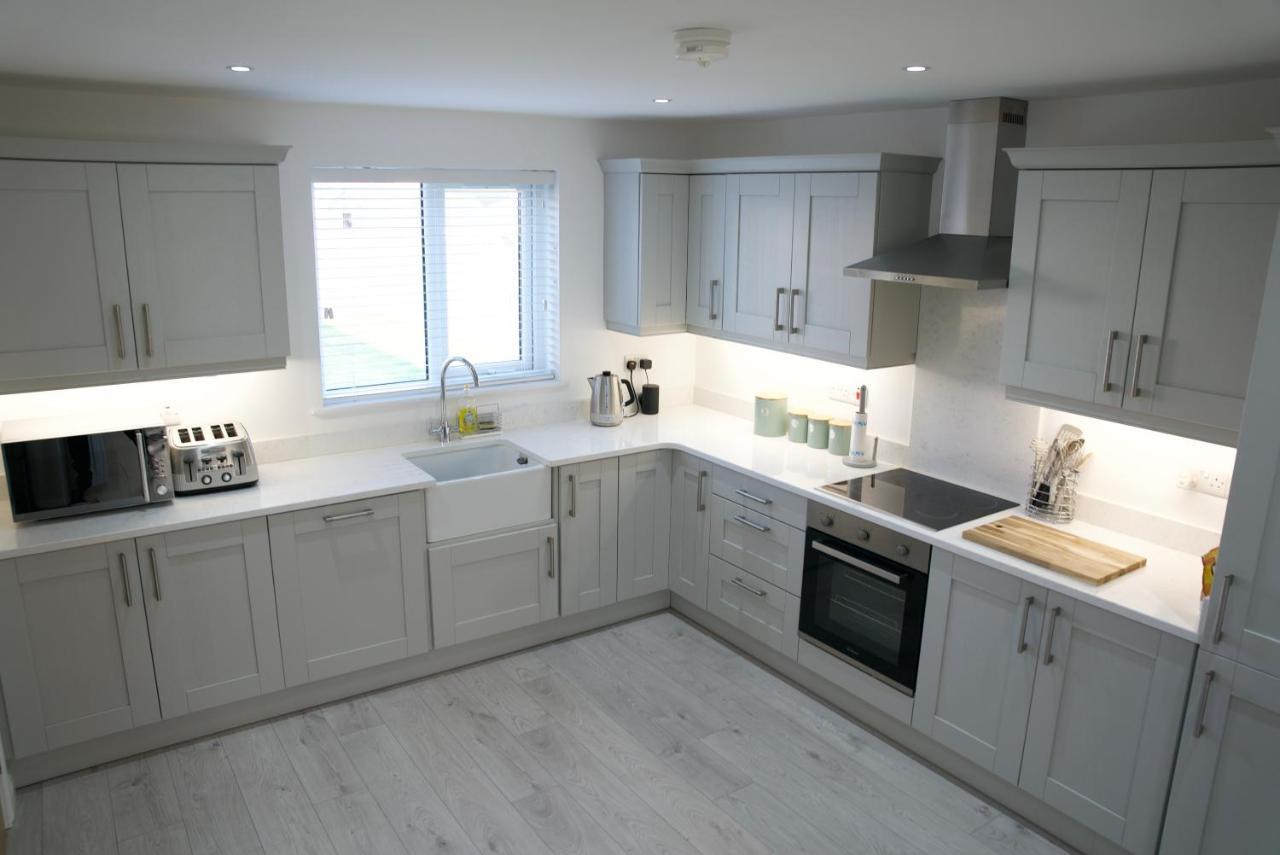 Modern 3 Bedroom Coastal Home Newry Bagian luar foto