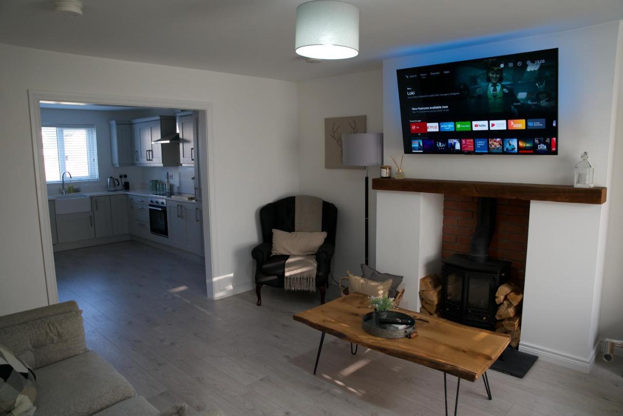 Modern 3 Bedroom Coastal Home Newry Bagian luar foto