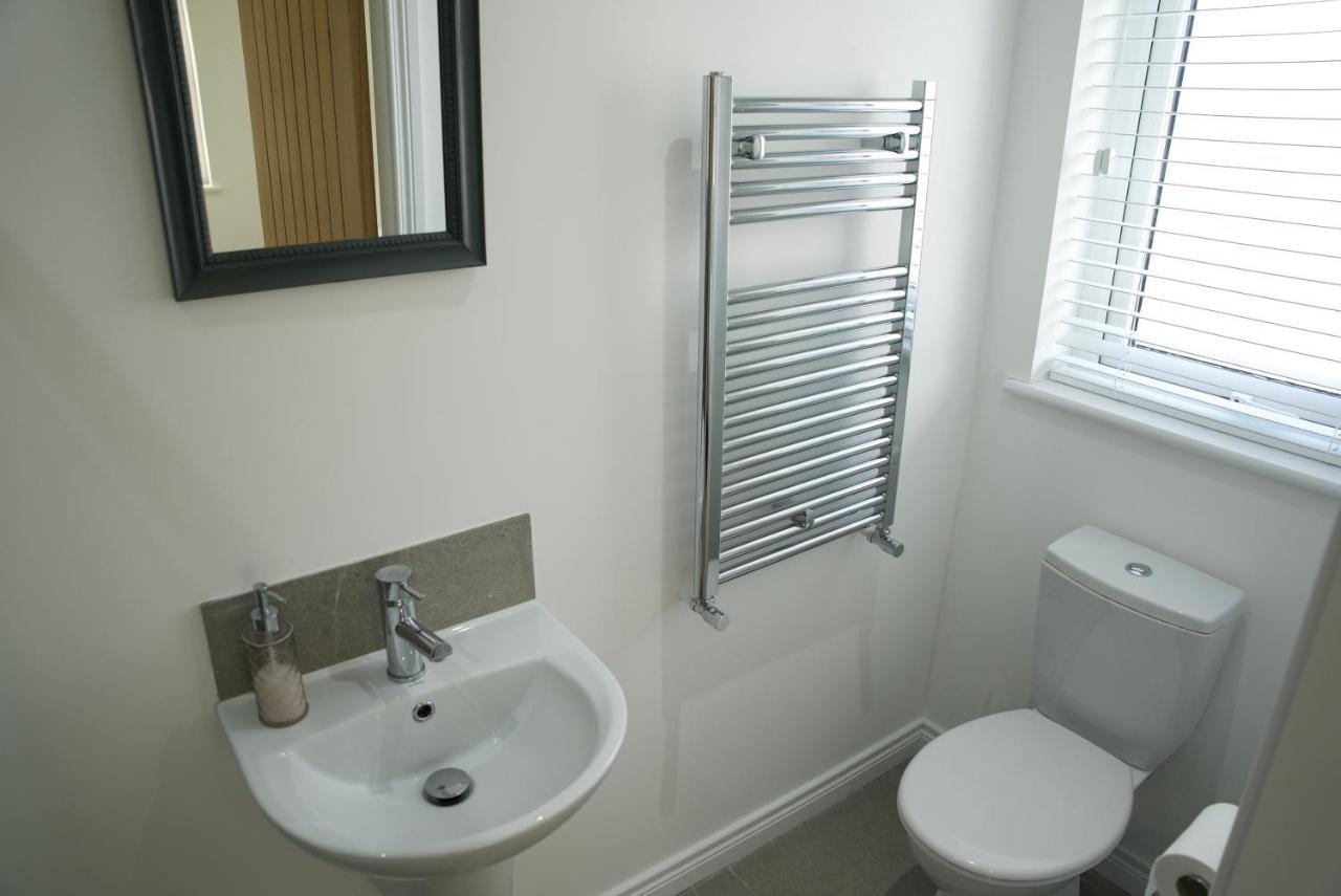 Modern 3 Bedroom Coastal Home Newry Bagian luar foto