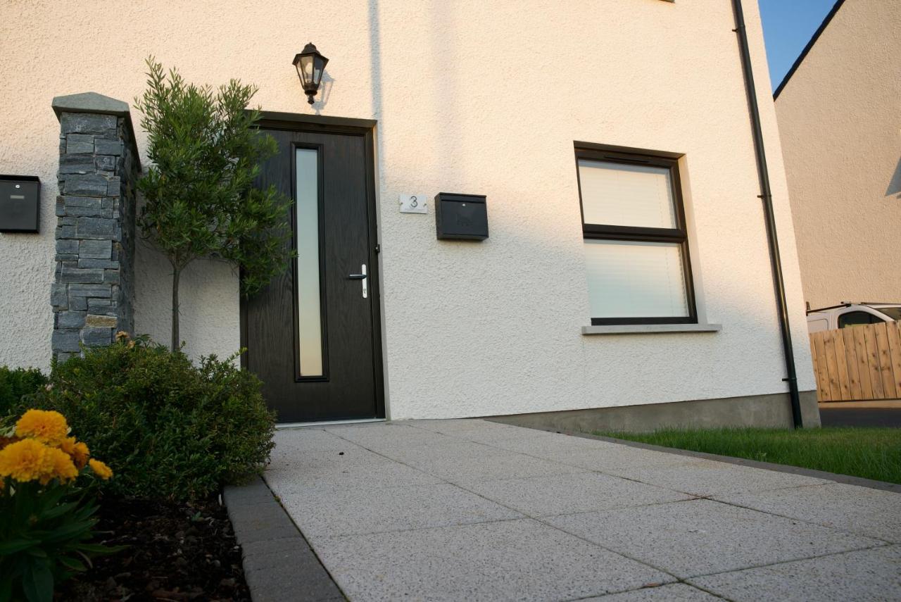 Modern 3 Bedroom Coastal Home Newry Bagian luar foto